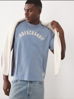Abercrombie & Fitch Men logo t-shirt  light blue crew neck streetwear preppy